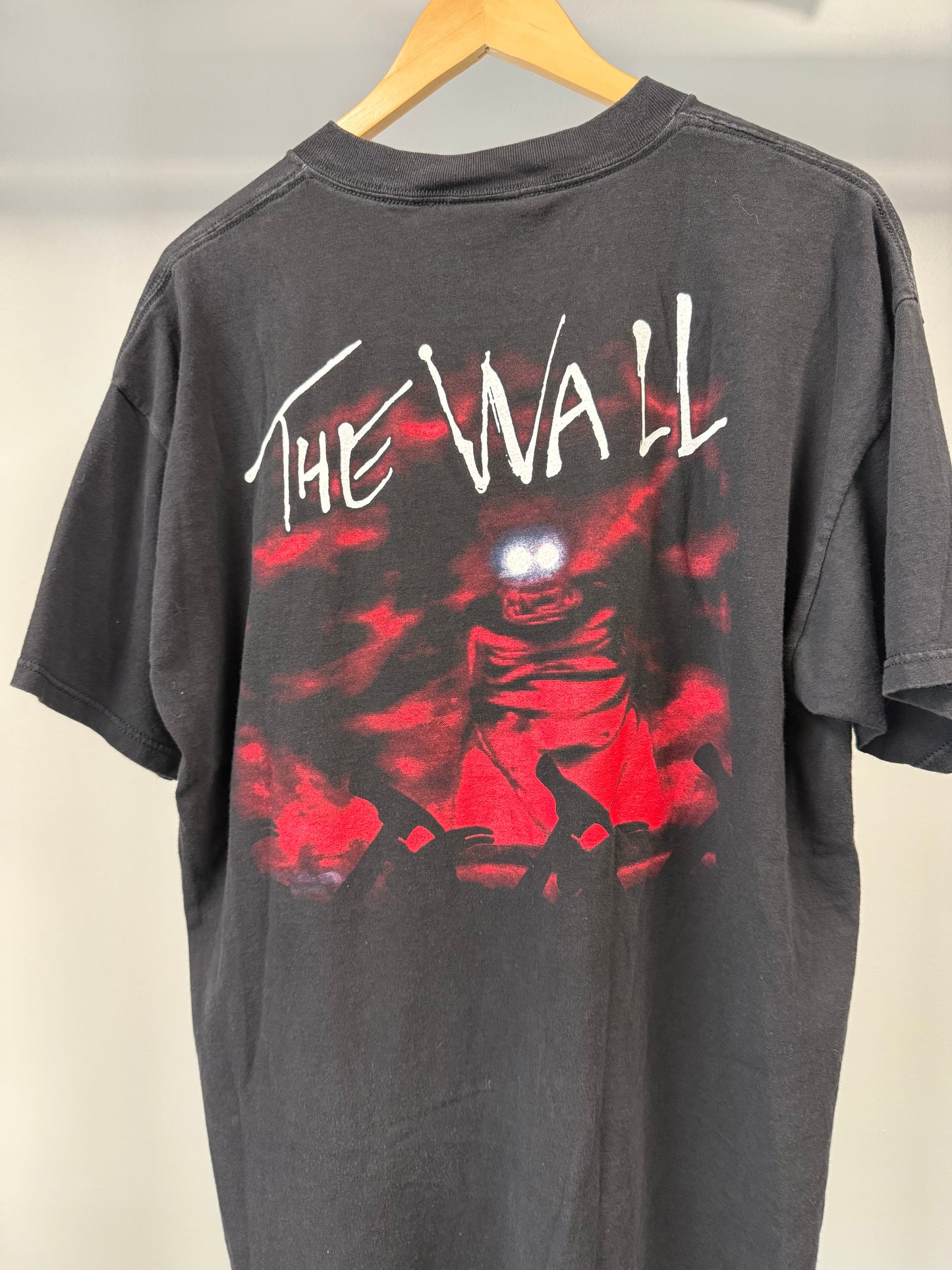 Vintage 1997 Pink Floyd "The Wall" - Size Xl