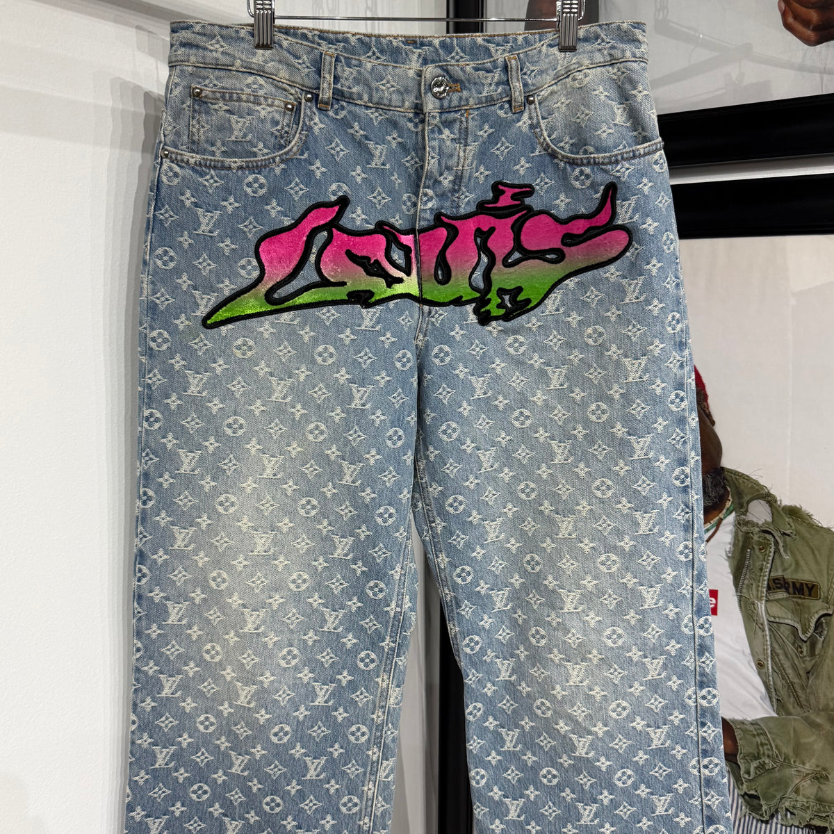 LV GRAFITTI denims