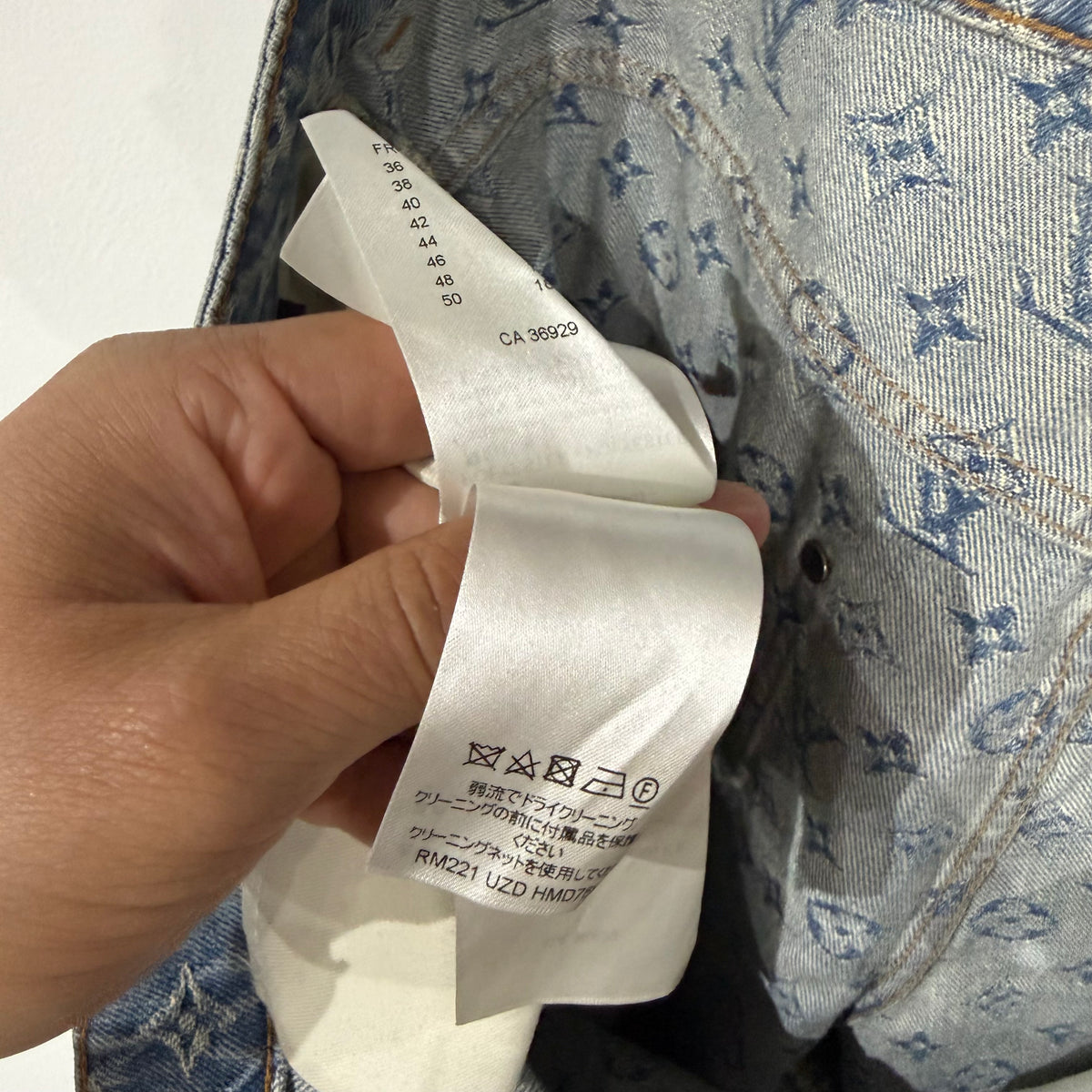 LV GRAFITTI denims