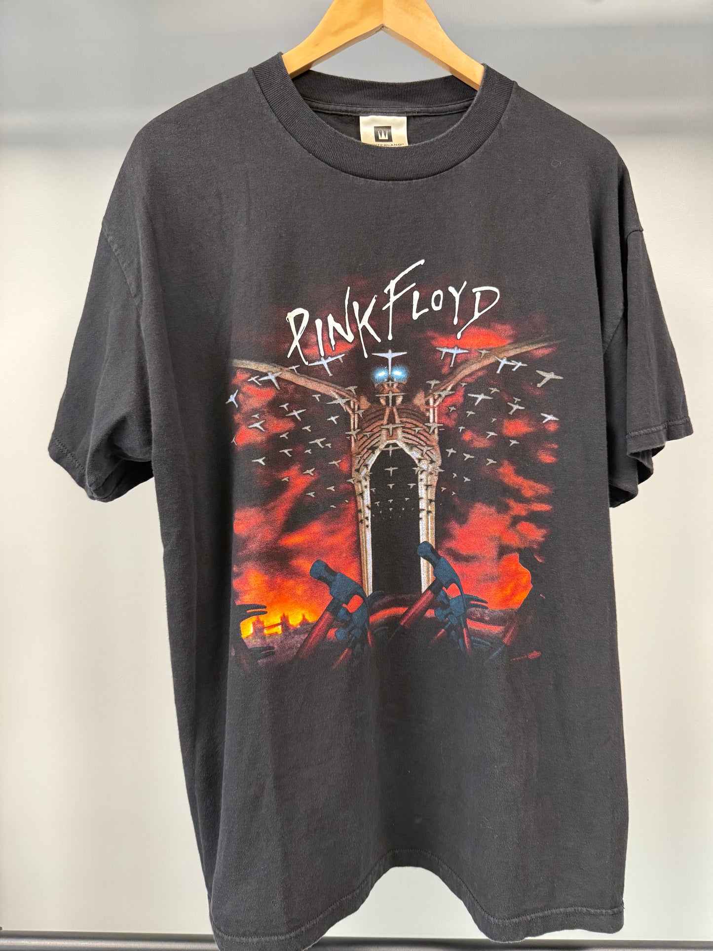 Vintage 1997 Pink Floyd "The Wall" -  Size Xl