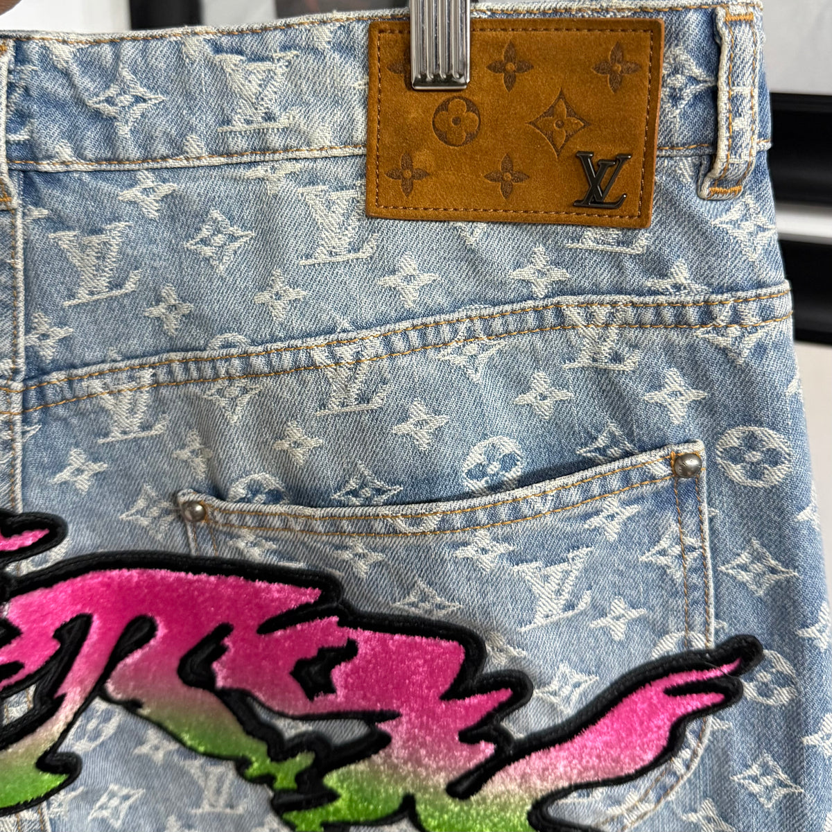 LV GRAFITTI denims