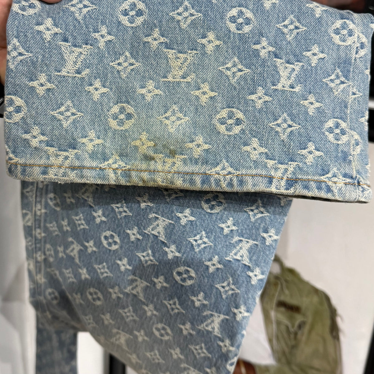LV GRAFITTI denims