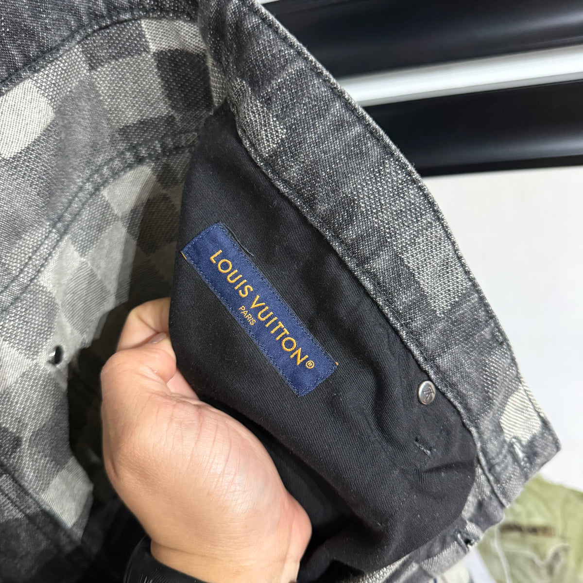 Lv consigment