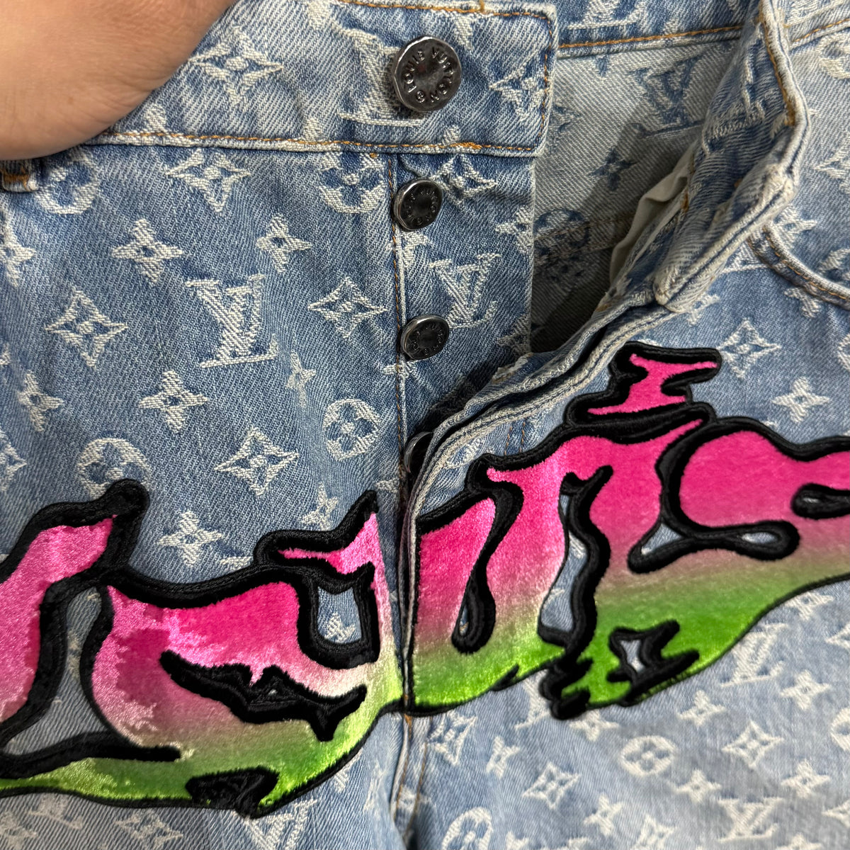 LV GRAFITTI denims