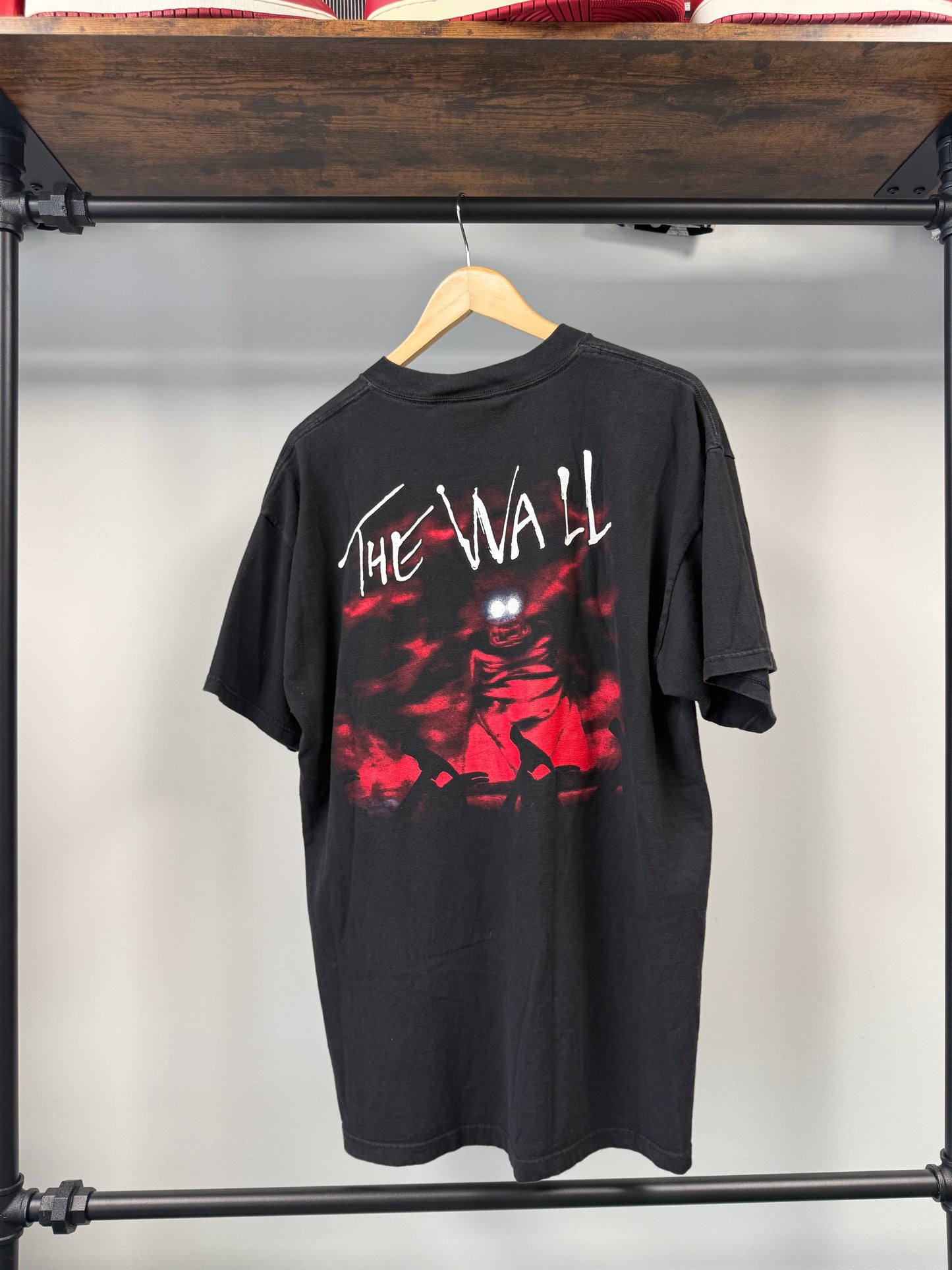 Vintage 1997 Pink Floyd "The Wall" -  Size Xl