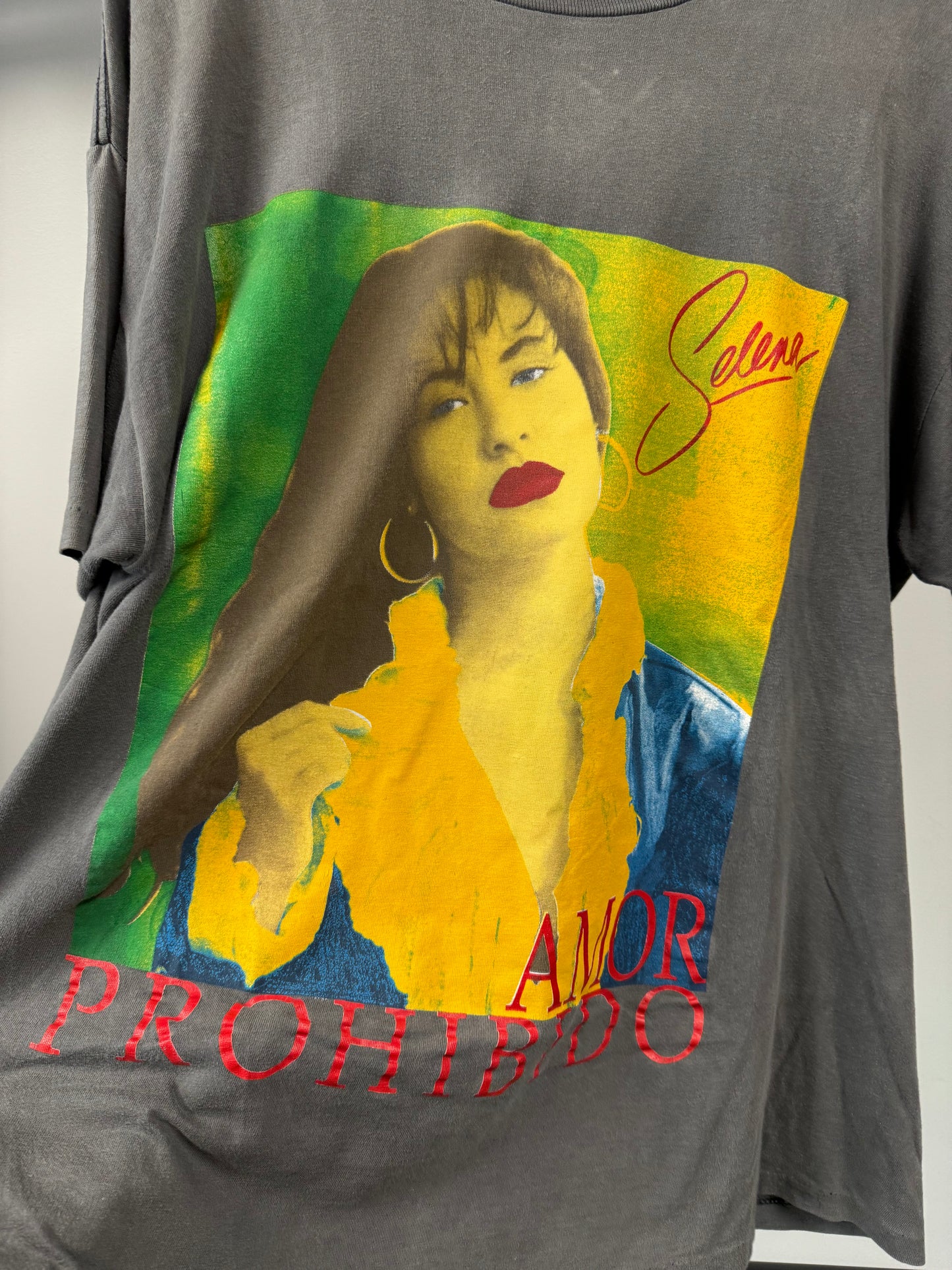 90s Selena "Amor Prohibido" Tee - Size XL