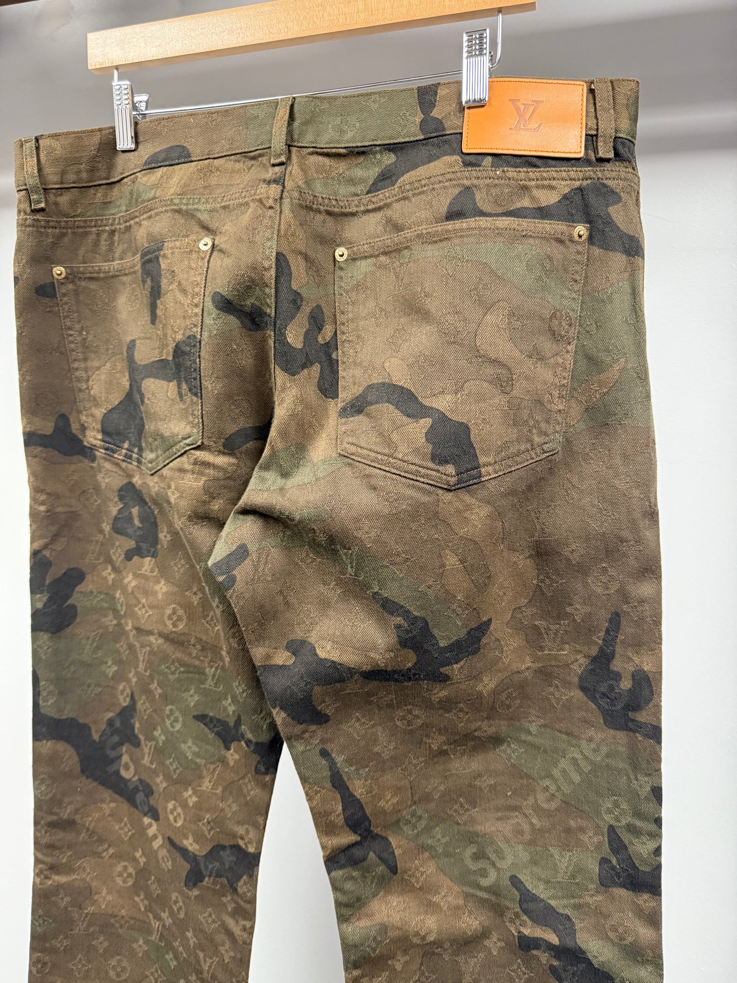 Louis Vuitton × Supreme "Brown" Denims - 38
