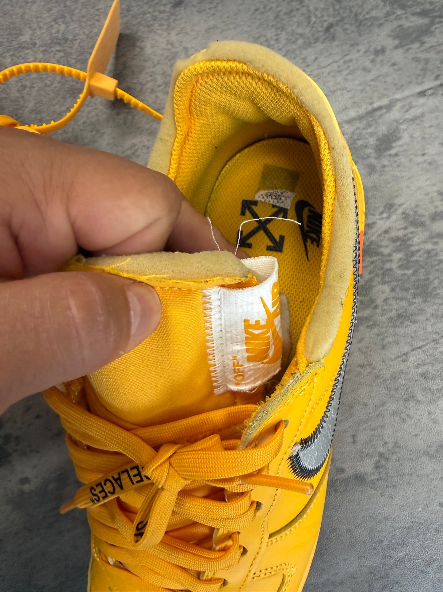 Nike Air Force 1 Low Off-White ICA University Gold - 9US